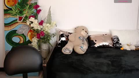 alma_art_ online show from 02/08/25, 07:38