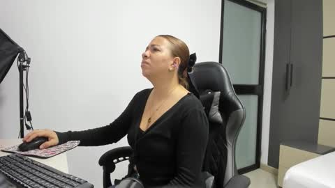 ALMA FENIX  online show from 09/25/25, 12:20