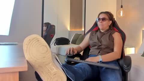 ALMA FENIX  online show from 11/04/25, 12:15