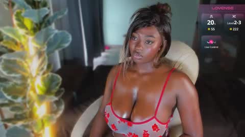 Snapshot of almaahotxxx chatting on 03/06/26, 02:24 almaahotxxx online show from 03/06/26, 02:24