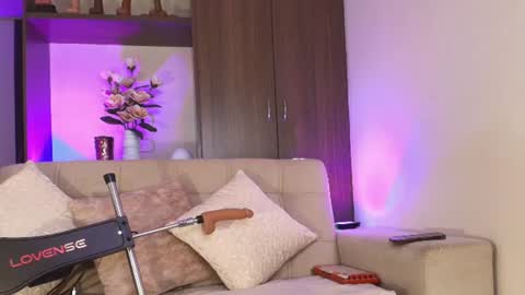 Snapshot of almacastillo2 chatting on 07/11/26, 02:03 Alma Castillo online show from 07/11/26, 02:03