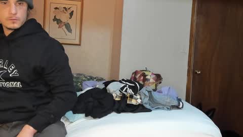 Snapshot of almakay01 chatting on 01/12/25, 01:11 Jean and nick online show from 01/12/25, 01:11