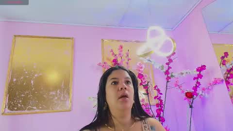 ALMENDRAEVANS online show from 11/25/25, 11:43