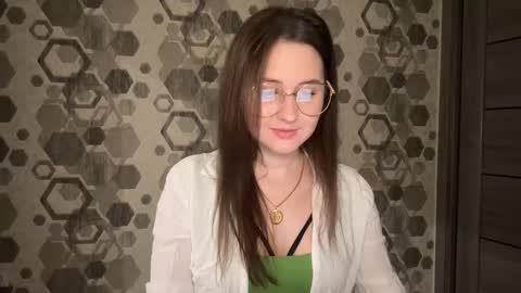 Anna online show from 10/03/25, 10:07