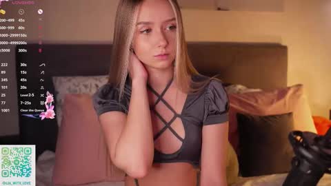 Lia online show from 11/22/25, 03:27