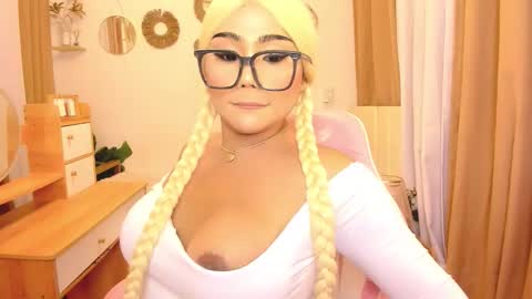 Snapshot of alodiacums chatting on 11/27/25, 10:56 alodia x princess online show from 11/27/25, 10:56