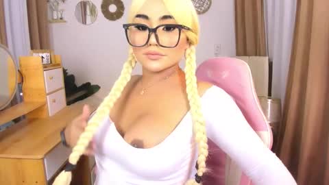 Snapshot of alodiacums chatting on 12/14/25, 07:18 alodia x princess online show from 12/14/25, 07:18