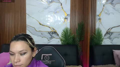 Snapshot of alonddra_tay chatting on 05/07/26, 11:37 alonddra_tay online show from 05/07/26, 11:37