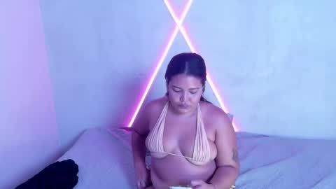 Snapshot of alondra_x0x0 chatting on 05/07/26, 04:23 alondra_x0x0 online show from 05/07/26, 04:23