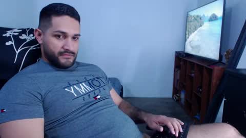 Snapshot of alonxoo chatting on 01/14/25, 01:47 alonxoo online show from 01/14/25, 01:47