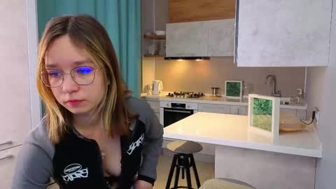 Snapshot of alorianna chatting on 12/04/25, 03:54 Alorena online show from 12/04/25, 03:54