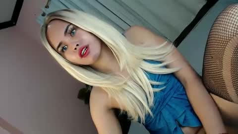 Snapshot of alove_too_last chatting on 01/15/25, 08:48 LEXY online show from 01/15/25, 08:48