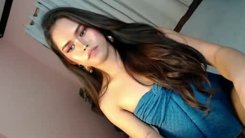 Snapshot of alove_too_last chatting on 01/25/25, 05:08 LEXY online show from 01/25/25, 05:08