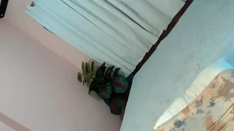 Snapshot of alove_too_last chatting on 02/04/25, 05:12 LEXY online show from 02/04/25, 05:12