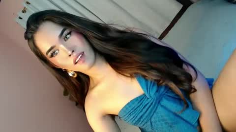 Snapshot of alove_too_last chatting on 02/27/25, 01:28 LEXY online show from 02/27/25, 01:28