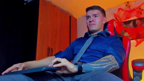 alpha_dominus_ online show from 10/18/25, 03:53