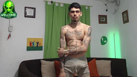 Snapshot of alpha_zom chatting on 06/19/26, 12:48 Alpha Zom online show from 06/19/26, 12:48