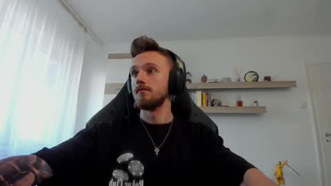 Snapshot of alphaboyfun chatting on 11/22/25, 10:58 Andi online show from 11/22/25, 10:58