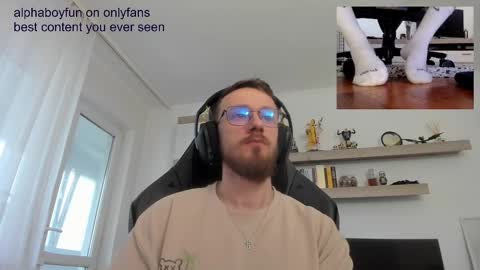 Snapshot of alphaboyfun chatting on 12/16/25, 01:27 Andi online show from 12/16/25, 01:27