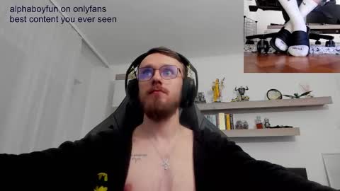 Snapshot of alphaboyfun chatting on 12/17/25, 04:46 Andi online show from 12/17/25, 04:46