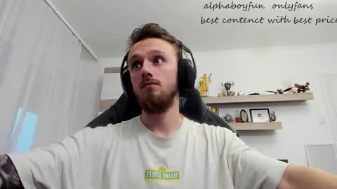 Snapshot of alphaboyfun chatting on 02/12/26, 03:40 Andi online show from 02/12/26, 03:40