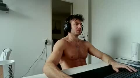 Snapshot of alphah_hunk chatting on 01/18/26, 09:57 alphah_hunk online show from 01/18/26, 09:57