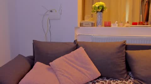 Snapshot of alphaqueenx chatting on 11/25/25, 11:10 Michelle online show from 11/25/25, 11:10