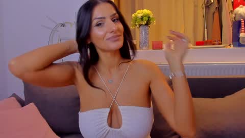 Snapshot of alphaqueenx chatting on 12/01/25, 11:32 Michelle online show from 12/01/25, 11:32