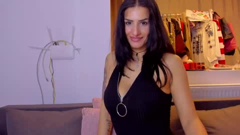 Snapshot of alphaqueenx chatting on 04/23/26, 11:18 Michelle online show from 04/23/26, 11:18