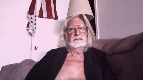 AlphaUniform online show from 09/17/25, 06:20