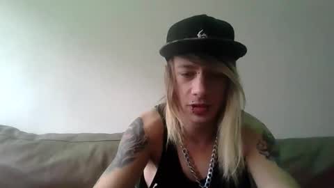 Snapshot of altboy010 chatting on 11/02/25, 02:52 altboy010 online show from 11/02/25, 02:52