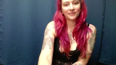 Snapshot of alternative_milf chatting on 05/13/26, 06:27 Lily online show from 05/13/26, 06:27
