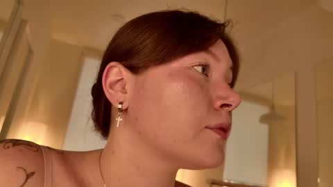 Snapshot of alwayssunnny chatting on 07/04/26, 05:24 Lilu online show from 07/04/26, 05:24