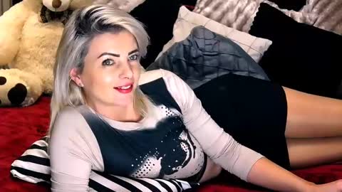 Snapshot of alyblonde chatting on 12/06/24, 01:11 aly online show from 12/06/24, 01:11