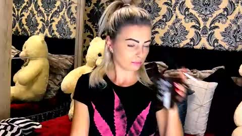 Snapshot of alyblonde chatting on 12/07/24, 09:06 aly online show from 12/07/24, 09:06