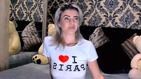 Snapshot of alyblonde chatting on 12/18/24, 09:58 aly online show from 12/18/24, 09:58