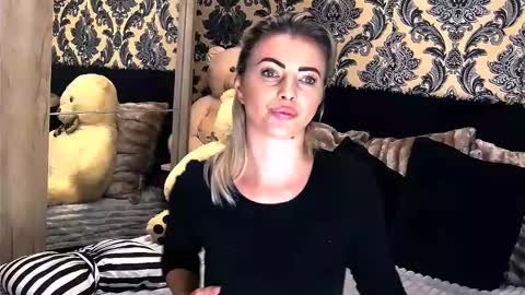 Snapshot of alyblonde chatting on 01/10/25, 01:41 aly online show from 01/10/25, 01:41