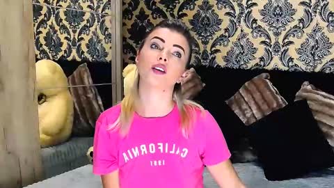 Snapshot of alyblonde chatting on 01/25/25, 09:47 aly online show from 01/25/25, 09:47