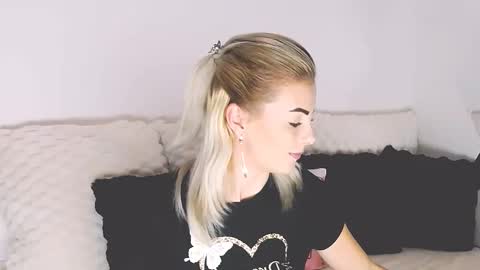 Snapshot of alyblonde chatting on 11/06/25, 10:05 aly online show from 11/06/25, 10:05