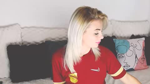 Snapshot of alyblonde chatting on 11/08/25, 10:26 aly online show from 11/08/25, 10:26