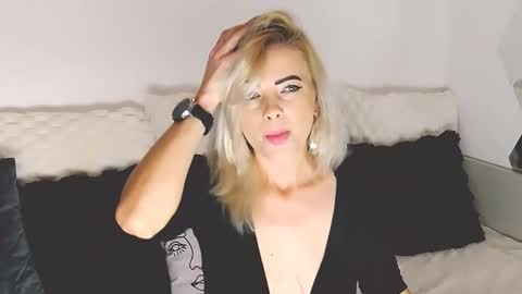 Snapshot of alyblonde chatting on 11/10/25, 11:53 aly online show from 11/10/25, 11:53