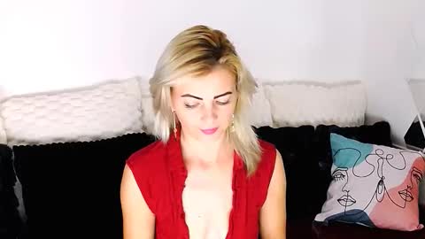 Snapshot of alyblonde chatting on 11/11/25, 02:28 aly online show from 11/11/25, 02:28