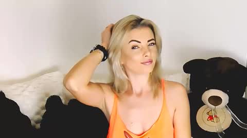 Snapshot of alyblonde chatting on 01/06/26, 11:25 aly online show from 01/06/26, 11:25