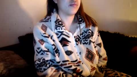 Snapshot of alynfoxx chatting on 06/05/26, 02:40 Alyn Maria online show from 06/05/26, 02:40