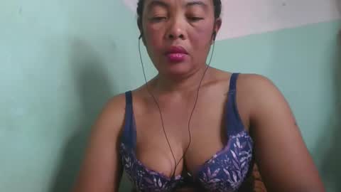 Snapshot of alypierette chatting on 05/12/26, 04:42 alypierette online show from 05/12/26, 04:42
