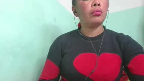 Snapshot of alypierette chatting on 05/18/26, 04:57 alypierette online show from 05/18/26, 04:57