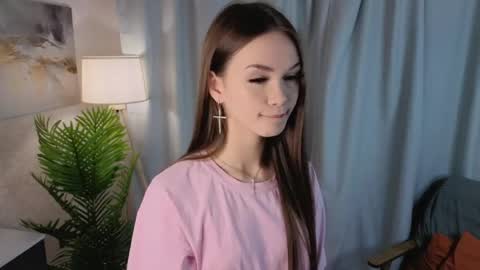 Snapshot of alyshaplescia chatting on 04/26/26, 04:15 Mona online show from 04/26/26, 04:15