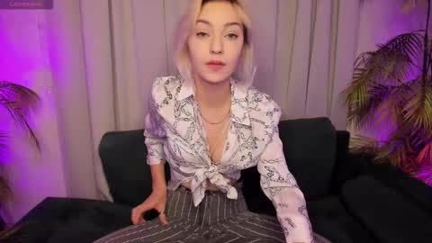 Snapshot of alysiasun chatting on 11/23/25, 02:06 Alysia online show from 11/23/25, 02:06