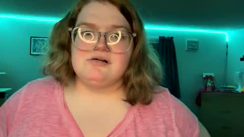 Snapshot of alyssa6960545 chatting on 09/20/25, 11:50 Lily online show from 09/20/25, 11:50