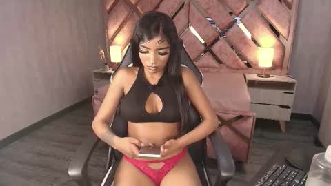 Snapshot of alyssa_brynn1 chatting on 12/17/25, 08:48 Alyssa online show from 12/17/25, 08:48